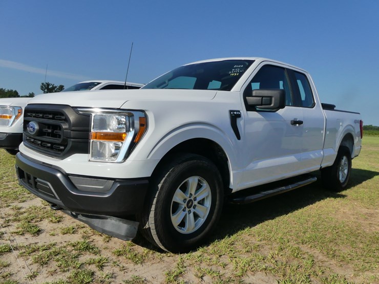 2022-ford-f150-xl-image-2