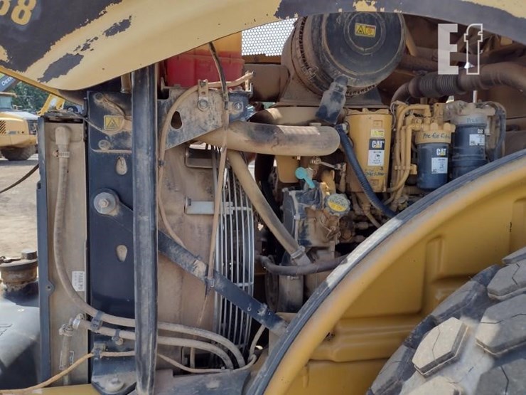 2015-caterpillar-cs56b-image-32
