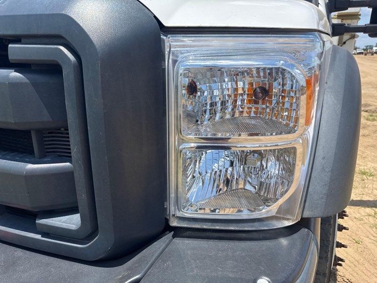 2013-ford-f550-image-18