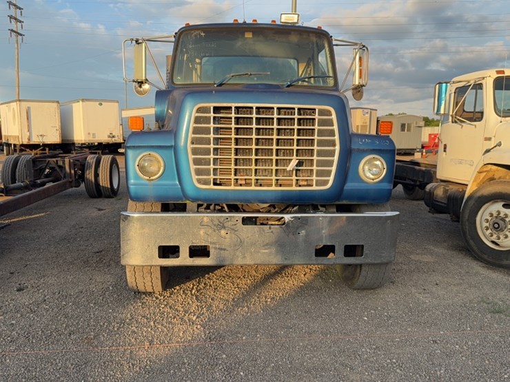 1994-ford-9000-image-2