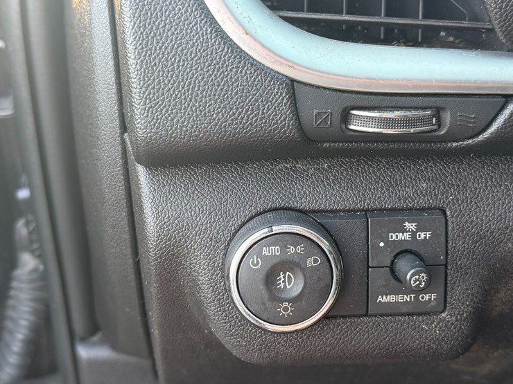 2013-chevrolet-traverse-image-28