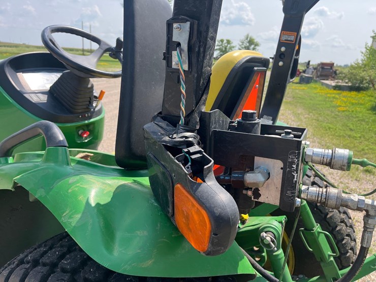 john-deere-3033r-image-27