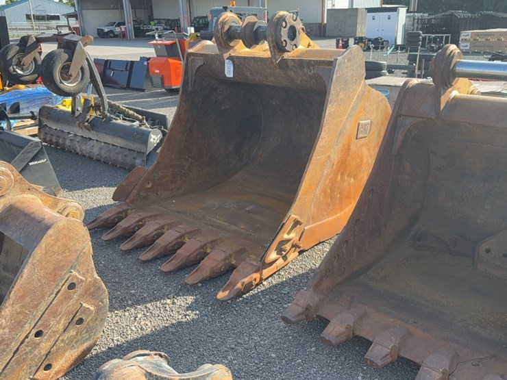 #2029-•-cat-60"-excavator-tooth-bucket-image-3