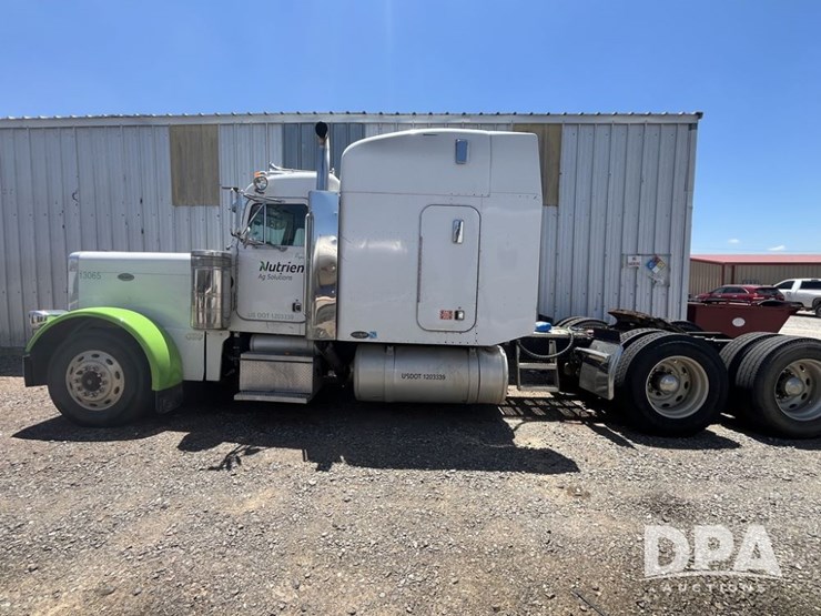 2000-peterbilt-379-image-2