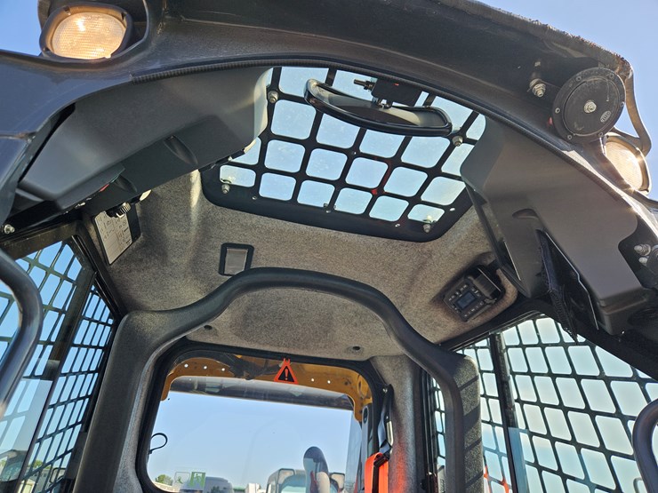 2022-deere-325g-image-8