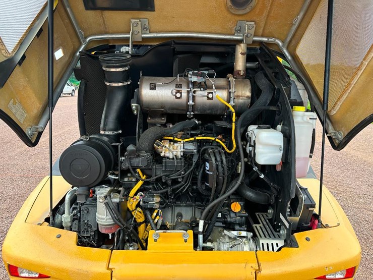2019-deere-244l-image-40