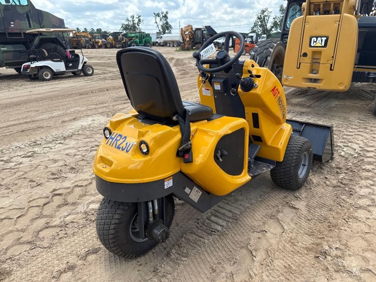 2024-agt-industrial-hr-230-3-wheel-loader-image-6