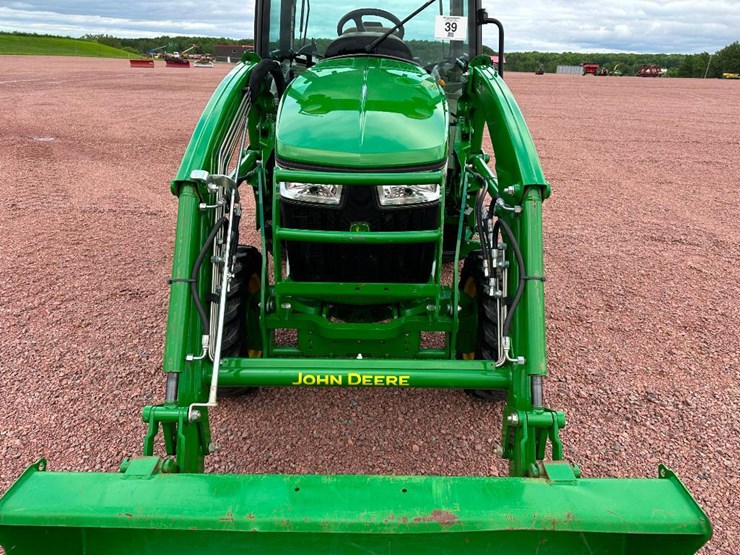 2022-john-deere-3033r-image-24