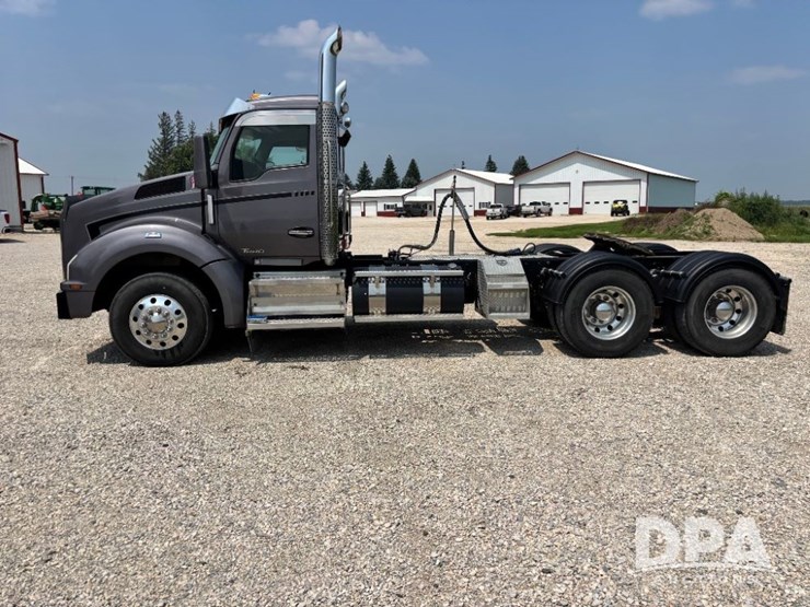 2016-kenworth-t880-image-11