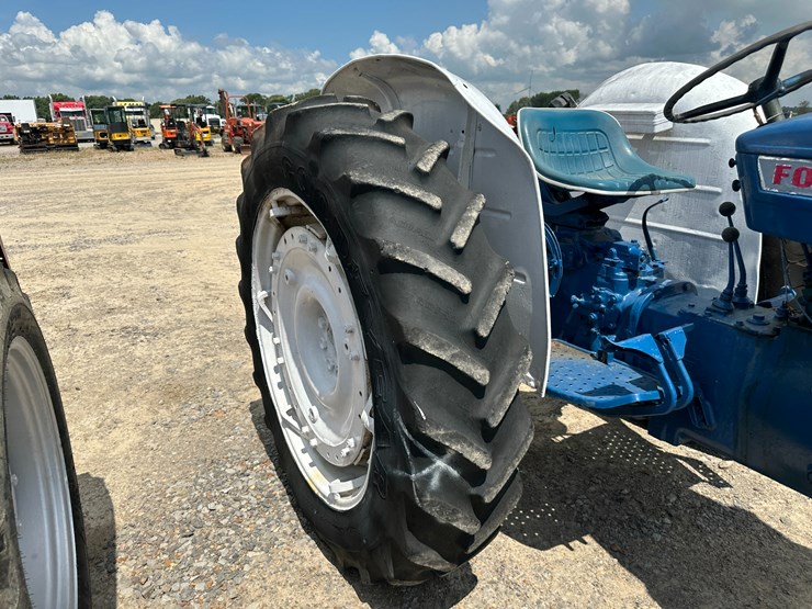 ford-4000-image-10
