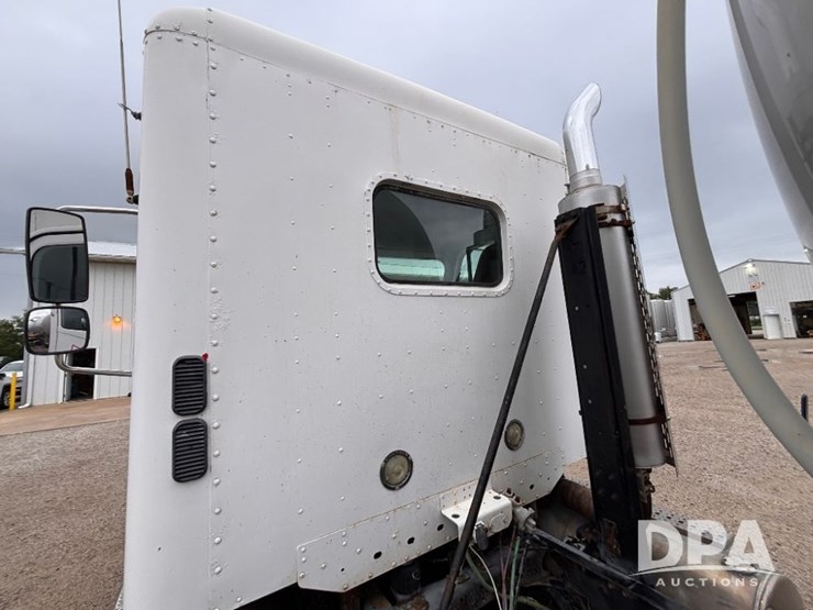 2006-freightliner-columbia-truck-(gp11007,-unit-345)-image-32