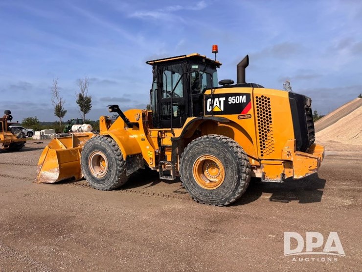 2014-caterpillar-950m-image-13
