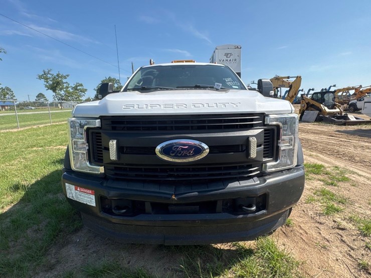 2019-ford-f550-xl-image-3