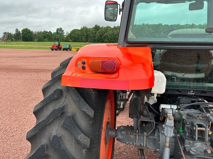 2013-kubota-m126x-image-23