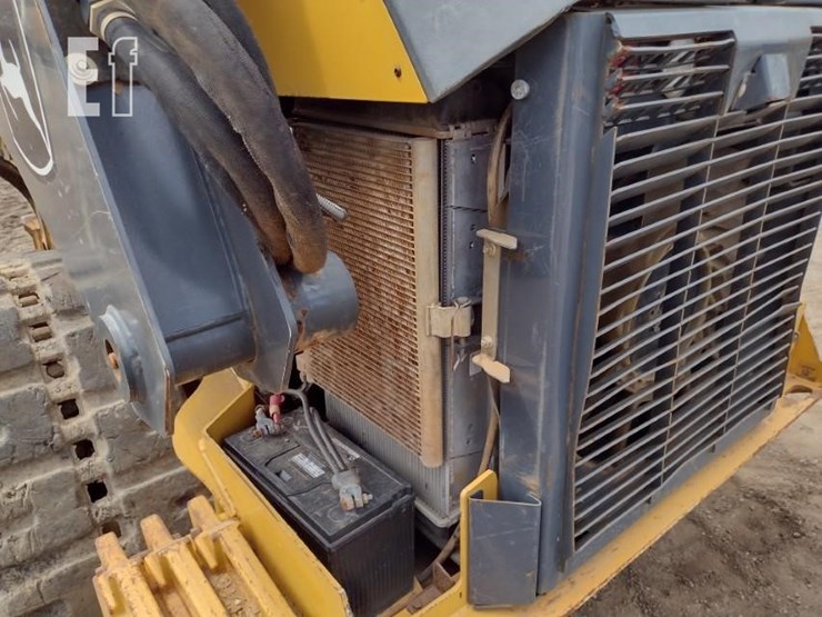2020-deere-331g-image-32