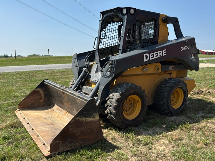 2019-deere-330g-image-1
