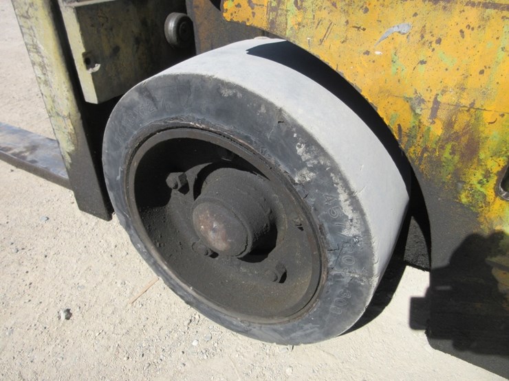 clark-c300-40-warehouse-forklift,-image-16