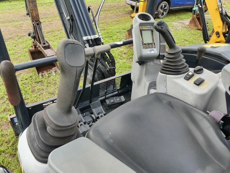 2018-deere-30g-image-14