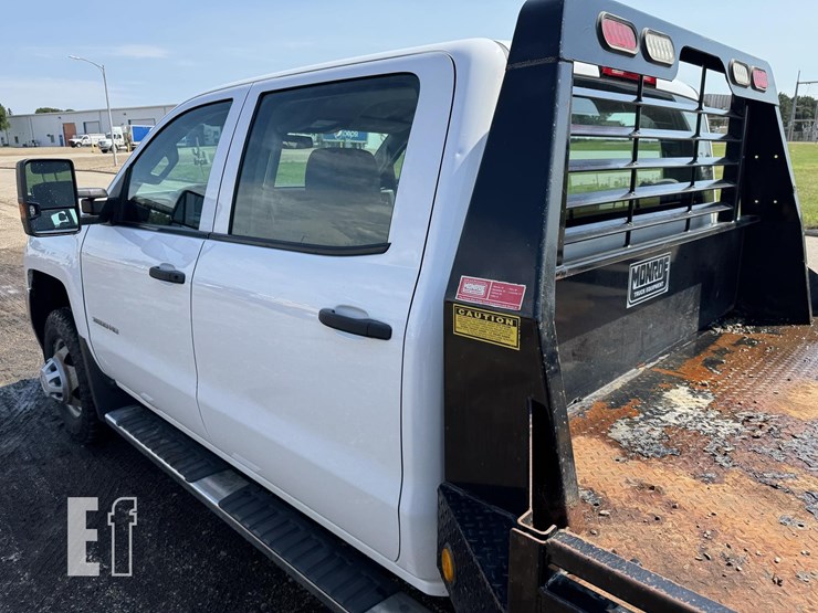 2015-chevrolet-3500hd-image-11