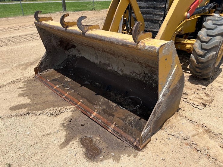 2013-caterpillar-420f-image-14