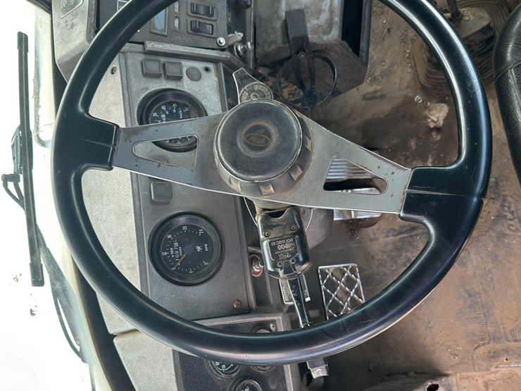 1999-mack-rd688s-image-70