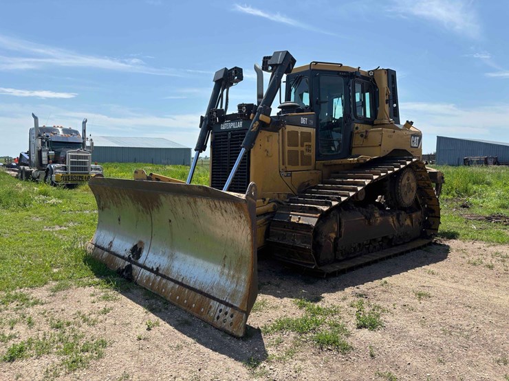 caterpillar-d6t-image-1