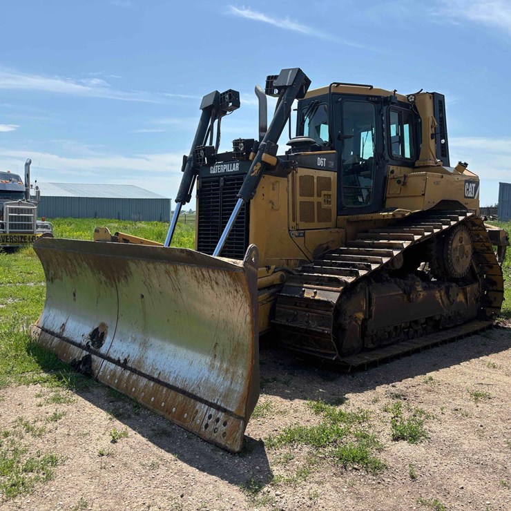 CATERPILLAR D6T
