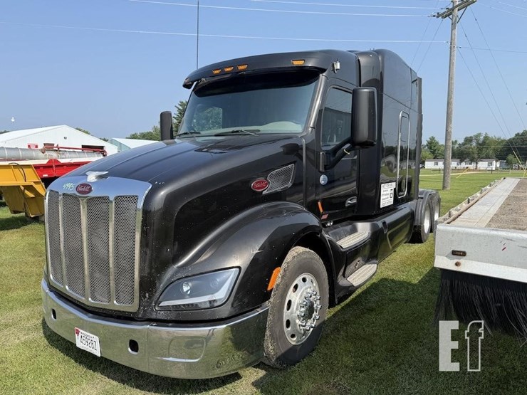 2014-peterbilt-579-image-3