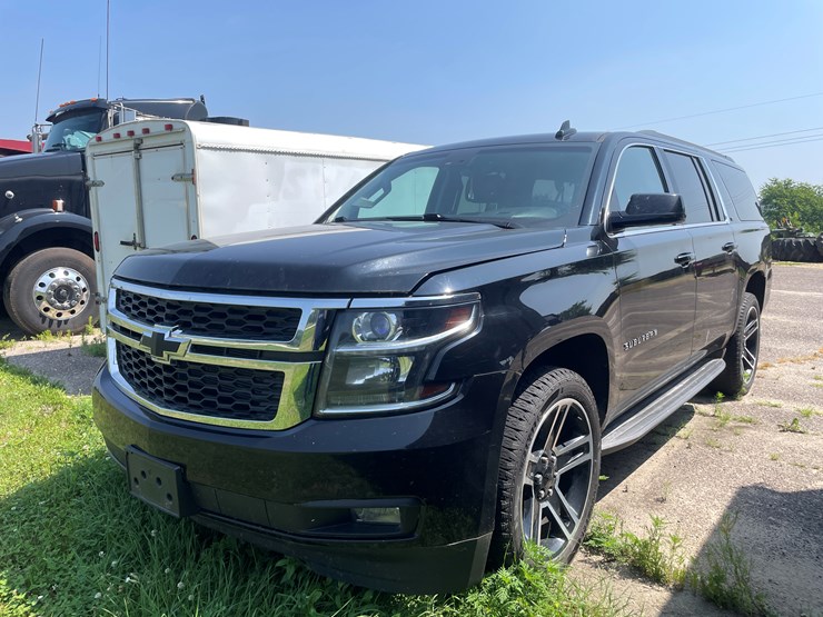 2015-chevrolet-suburban-image-1