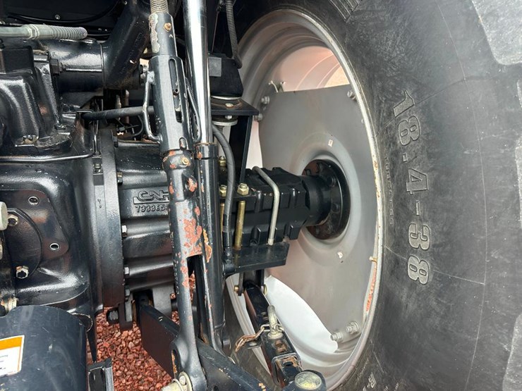 2015-case-ih-farmall-125a-image-26