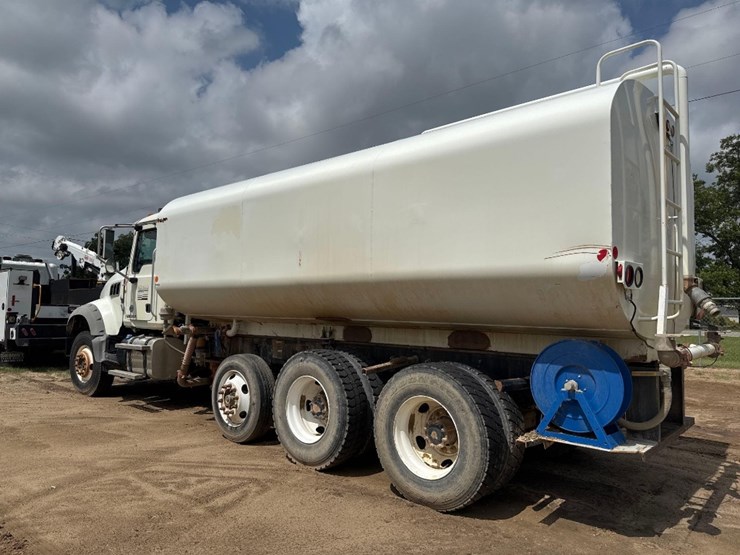 2014-mack-gu713-water-truck-image-8