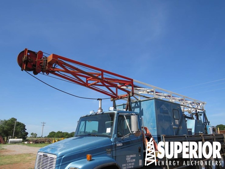 2004-freightliner-fl80-image-9