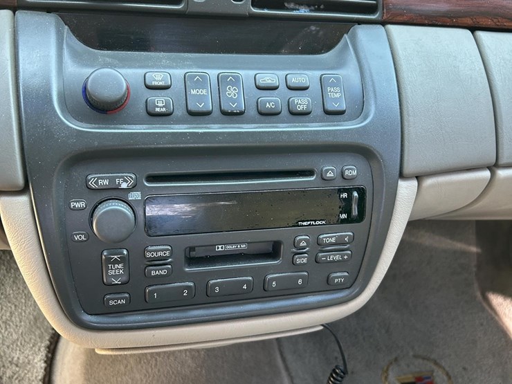 2003-cadillac-deville-image-12
