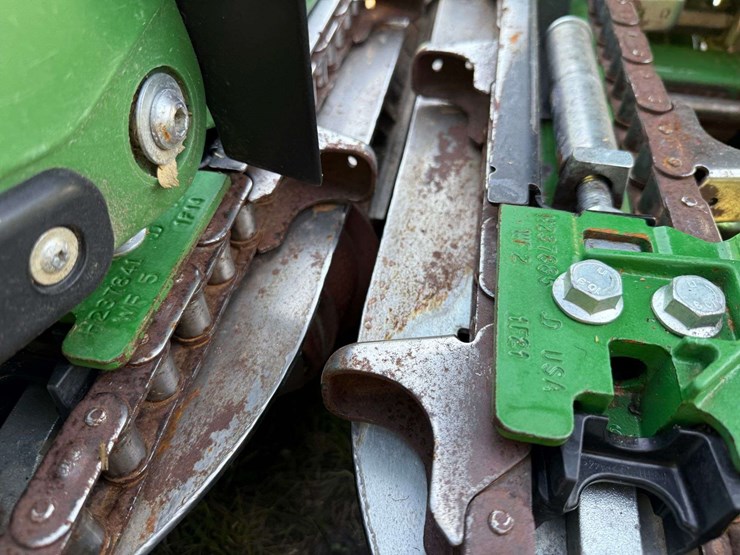 2021-john-deere-c12r-image-43