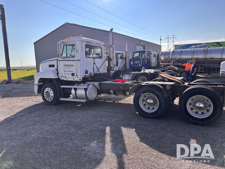 1999-mack-ch613-image-12