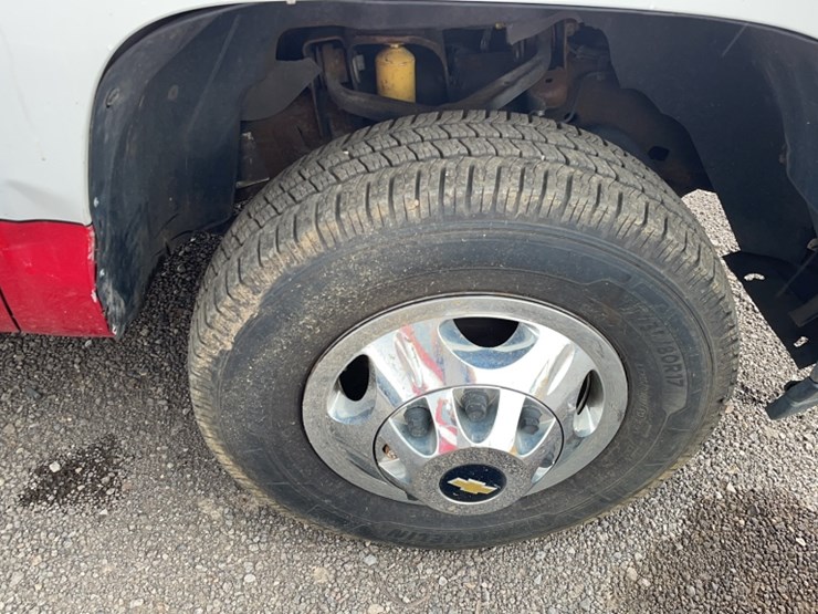 2011-chevrolet-3500-image-4