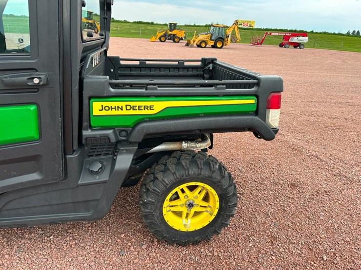 2022-john-deere-gator-image-19