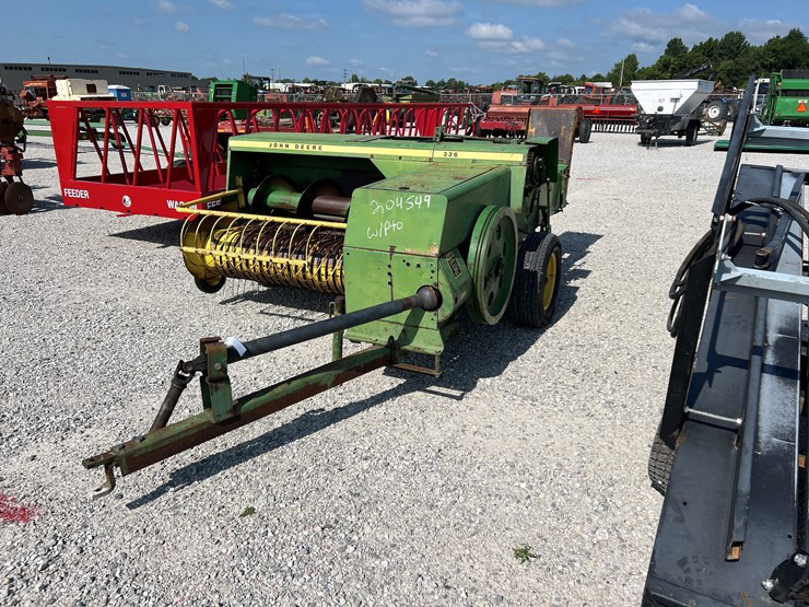 john-deere-336-image-9
