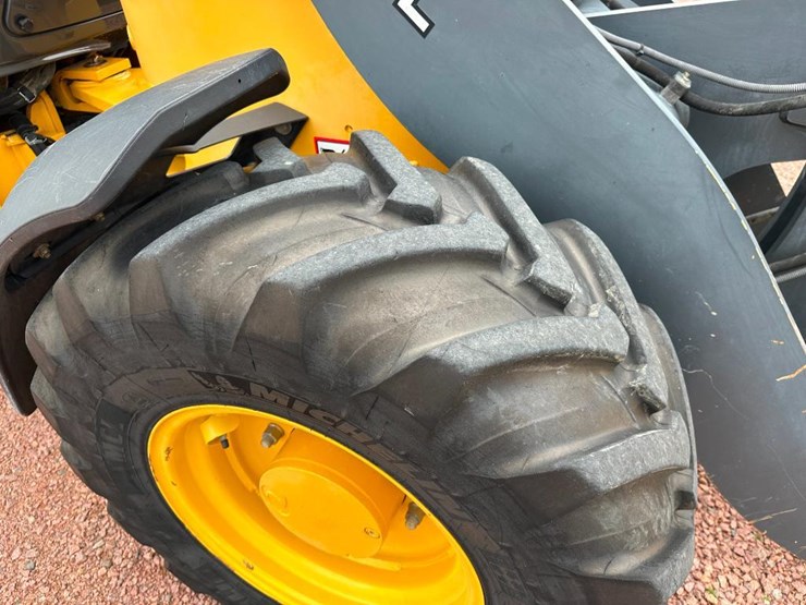 2017-deere-304l-image-14