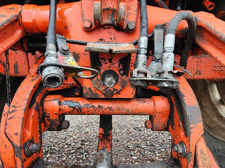 allis-chalmers-190-tractor-image-6