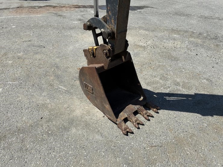 2022-deere-35g-image-12