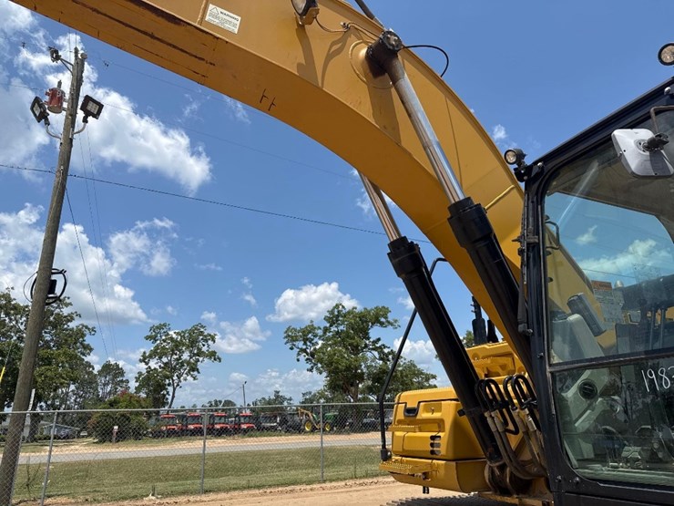 2019-caterpillar-326fl-image-22