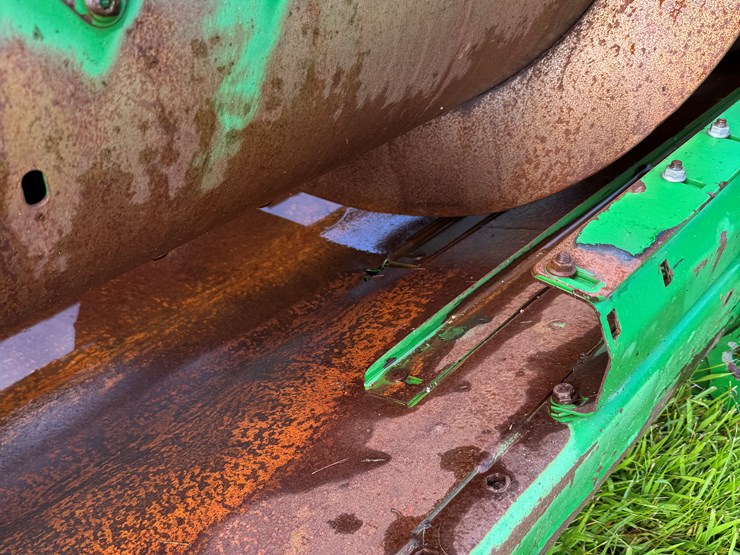 2011-john-deere-635f-image-12