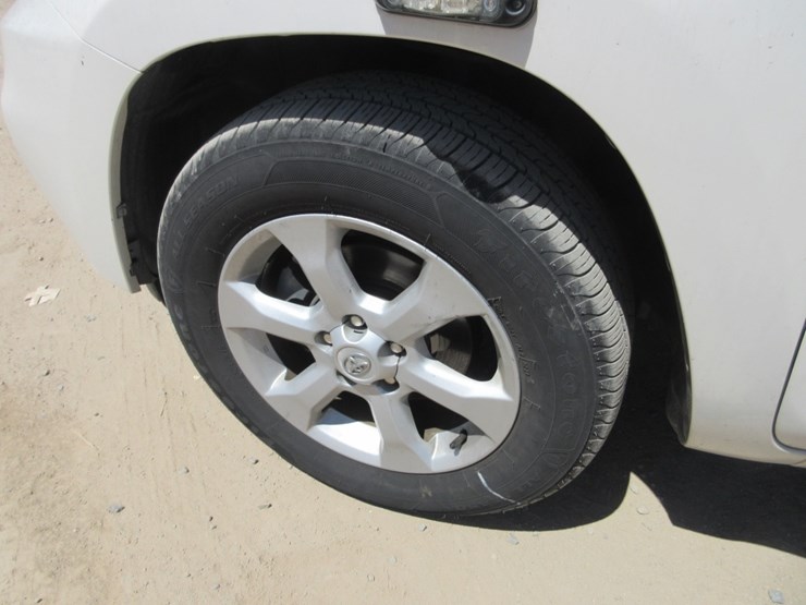 2014-toyota-rav4-image-13