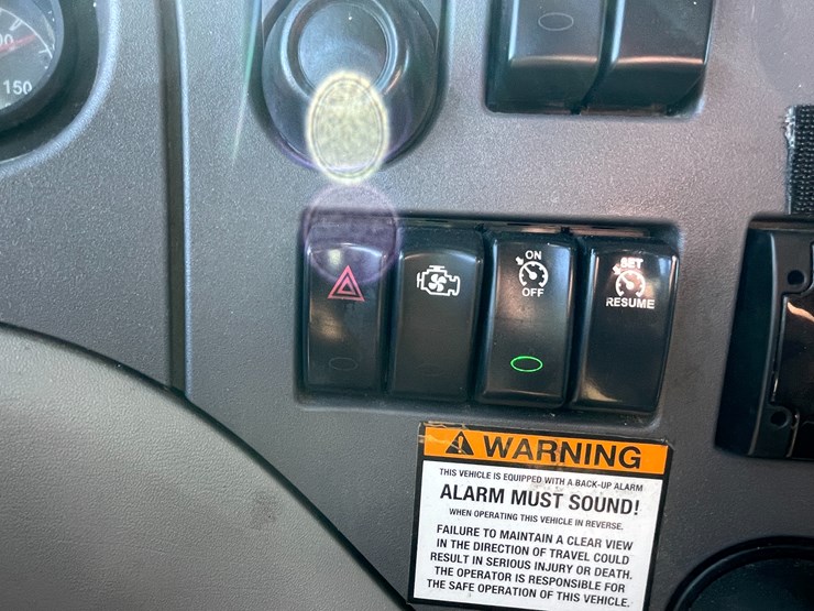 2015-peterbilt-579-image-31