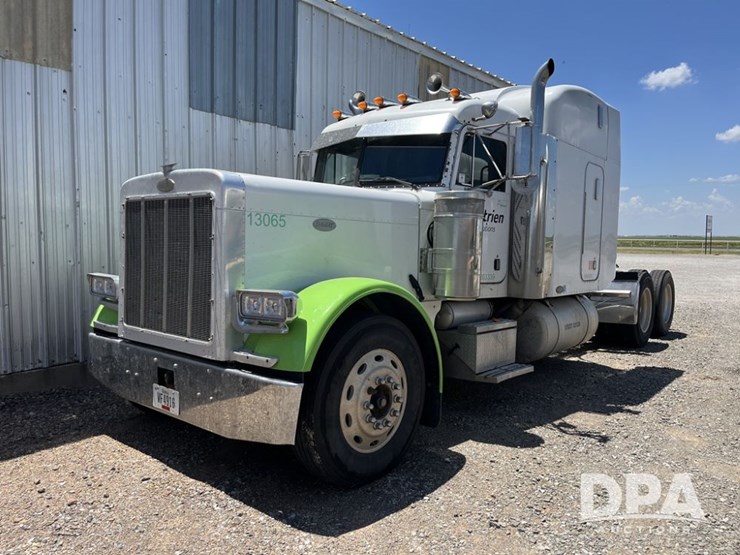 2000-peterbilt-379-image-1