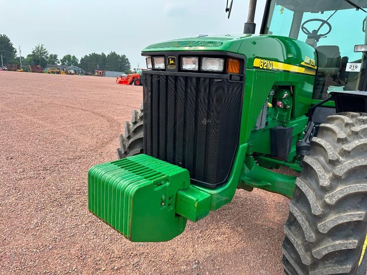 john-deere-8210-image-30