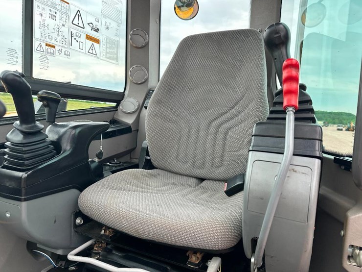 2020-volvo-ecr88d-image-54