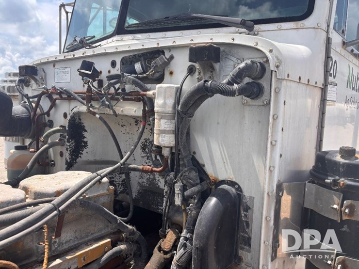 2000-peterbilt-357-image-63