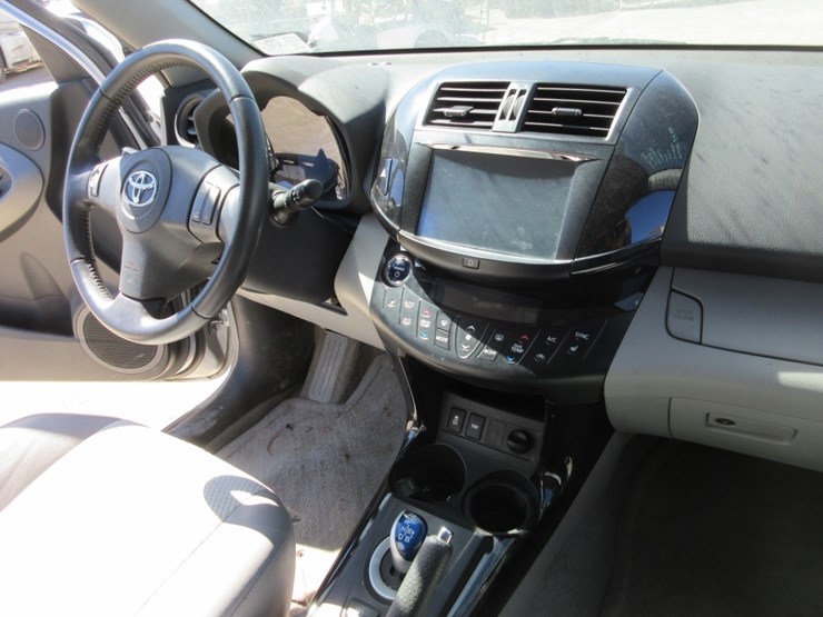 2014-toyota-rav4-image-11